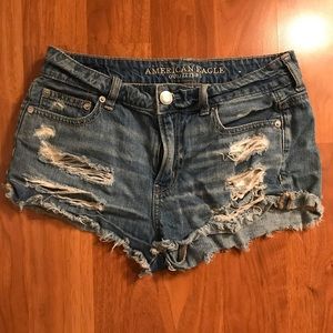 American eagle tomgirl shirt is shorts